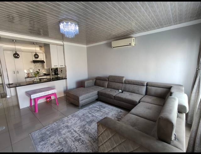 3 BEDROOM TOWNHOUSE FOR SALE IN WATERVAL EAST